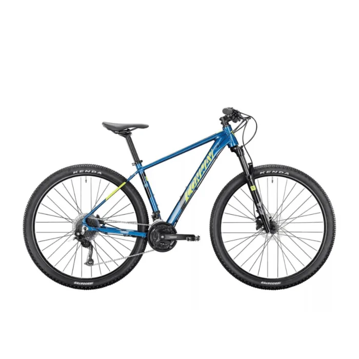 Blau-gelbes Mountainbike mit Kenda-Reifen und Shimano-Schaltung vor weißem Hintergrund