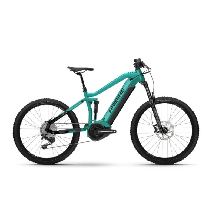 Türkisfarbenes Haibike FULLSEVEN E-Mountainbike mit Vollfederung und Elektroantrieb auf weißem Hintergrund