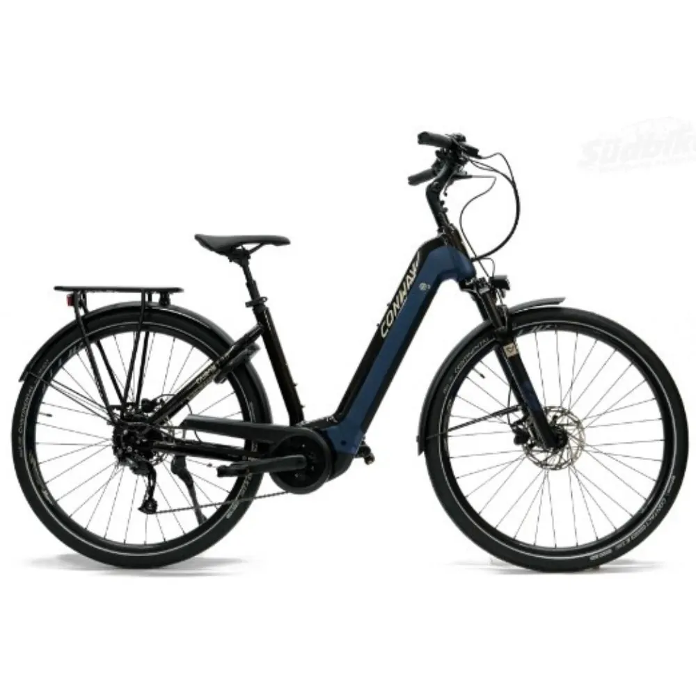 Blau-schwarzes E-Bike mit Nabenschaltung, Gepäckträger und Scheibenbremsen auf weißem Hintergrund