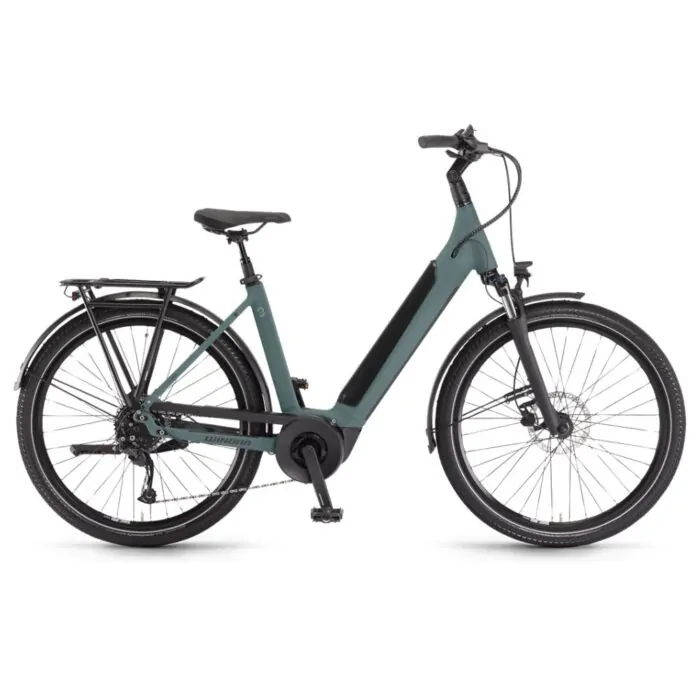 E-Bike in grau-schwarz mit Gepäckträger, Scheibenbremsen und Mittelmotor auf weißem Hintergrund